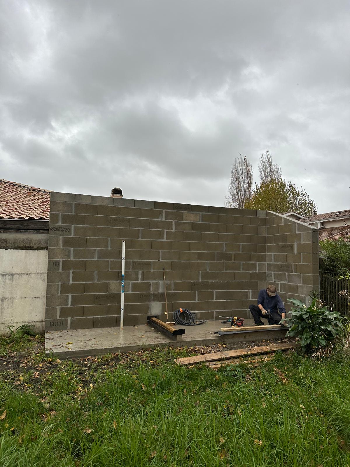 Presparation d'un amenagement d'un abris de jardin en bois par meacreations