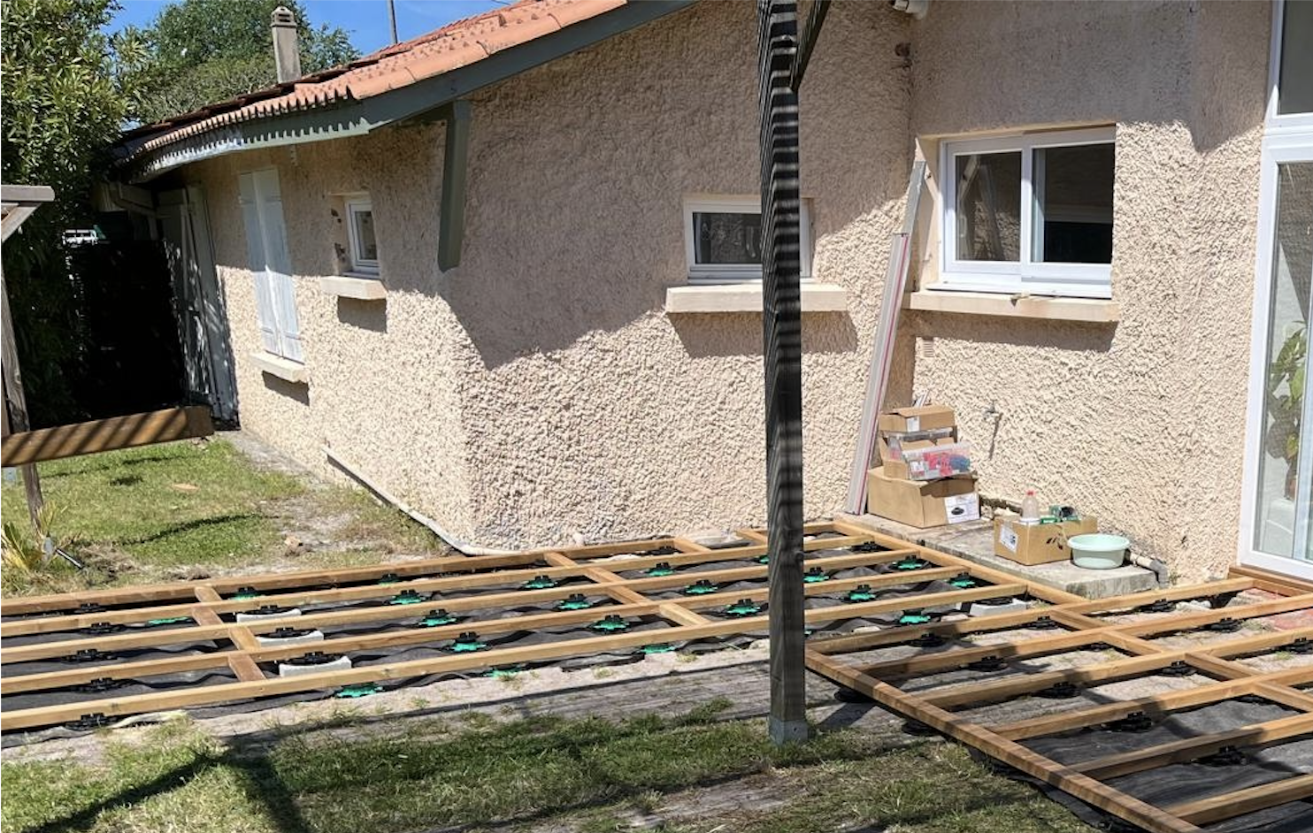 Maison avant la pose du bardage bois et de la terrasse en pin sylvestre par meacreations a audenge en Gironde proche du bassin d'arcachon