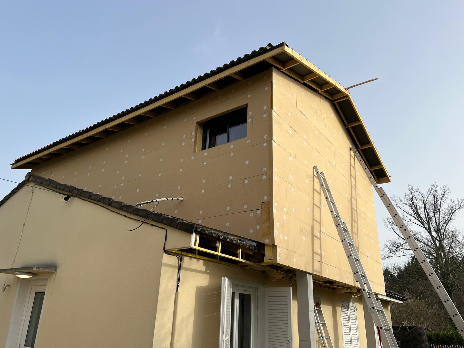 Surélévation isolée par l'extérieur, d'une maison rénovée sur la commune de Gradignan en gironde